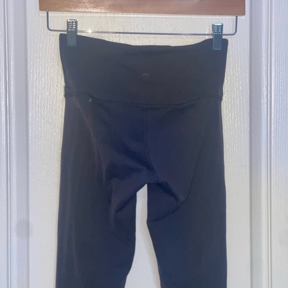 Lululemon Always On High-Rise Tight 28"
Black 2019 W5CELS $98 Everlux Sz 4 - Picture 6 of 7